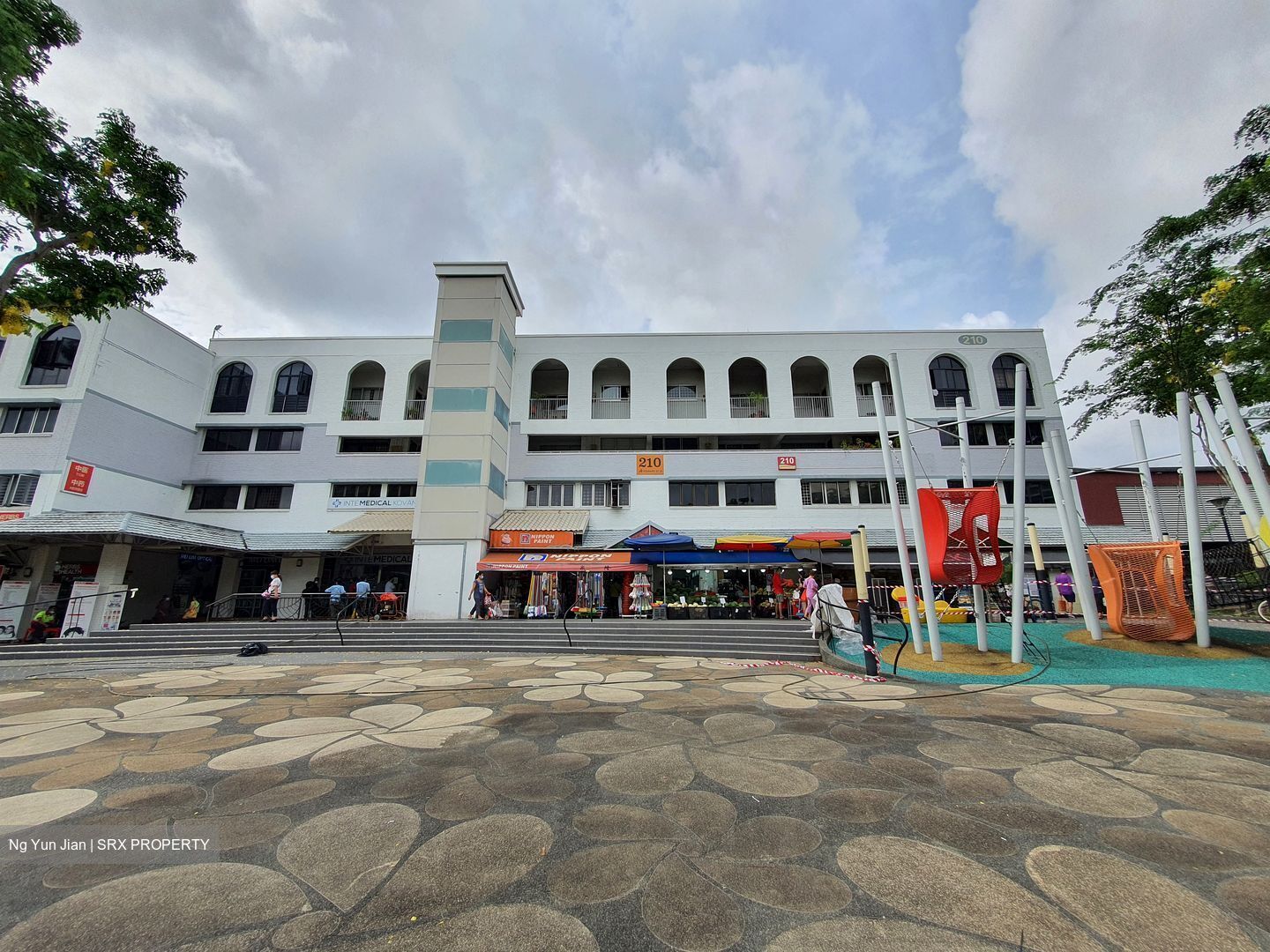 Hougang Street 21 (D19), Shop House #527679581